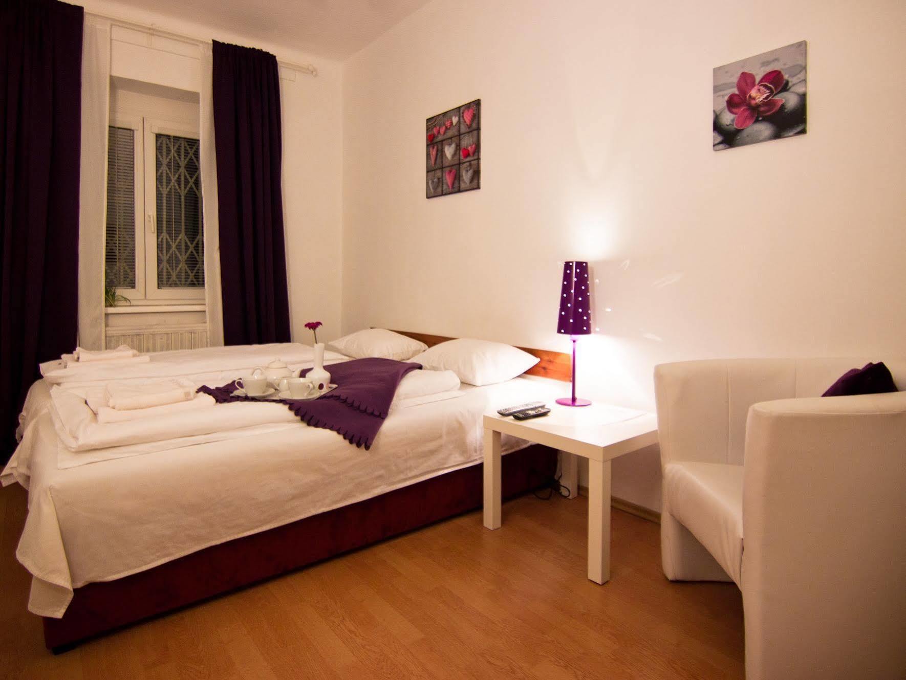 Pension Nika Prag Exteriör bild