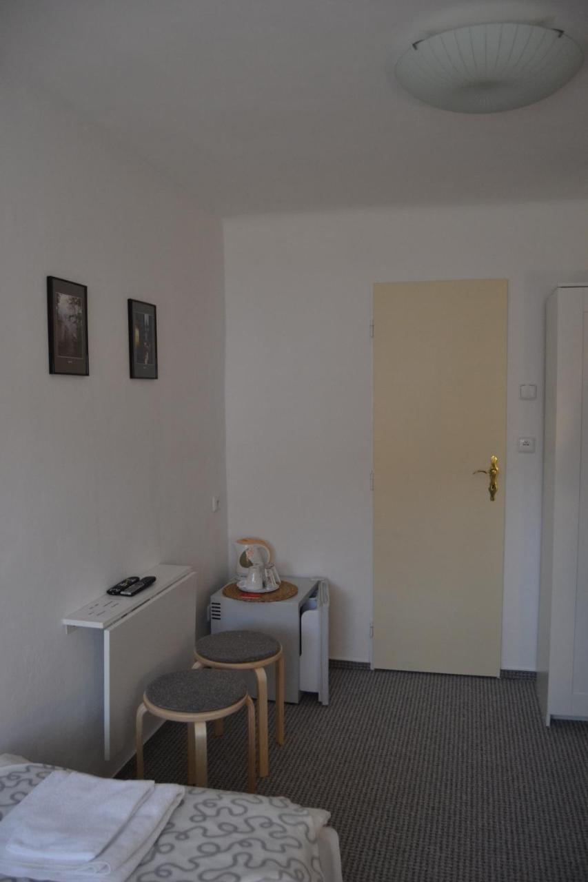 Pension Nika Prag Exteriör bild
